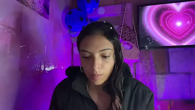 Snapshot of Skye_Moore chatting on 07-11-26, 12:30 Skye Moore online show from 07-11-26, 12:30