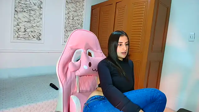 Snapshot of Danella_houston chatting on 02-10-26, 07:18 Danella houston online show from 02-10-26, 07:18