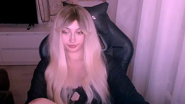 beauty blonde online show from 12-17-25, 02:01