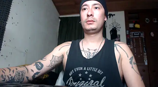 Snapshot of vampireathome chatting on 02-08-25, 05:18 vampireathome online show from 02-08-25, 05:18