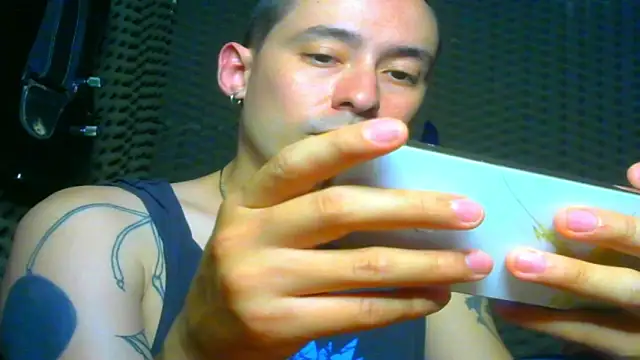 Snapshot of vampireathome chatting on 03-16-25, 01:28 vampireathome online show from 03-16-25, 01:28