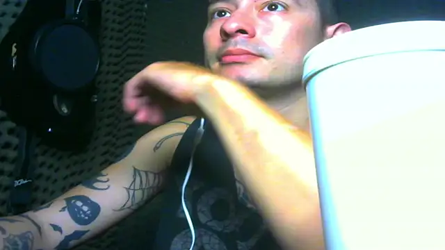 Snapshot of vampireathome chatting on 03-17-25, 01:35 vampireathome online show from 03-17-25, 01:35