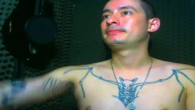 Snapshot of vampireathome chatting on 03-17-25, 07:46 vampireathome online show from 03-17-25, 07:46