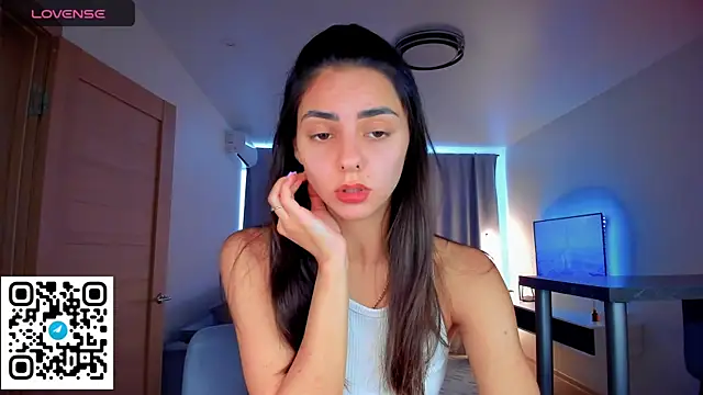 Snapshot of EmiliaZen chatting on 09-19-25, 11:22 EmiliaZen online show from 09-19-25, 11:22