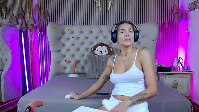 Snapshot of PlayfulShow chatting on 11-08-25, 02:39 PlayfulShow online show from 11-08-25, 02:39