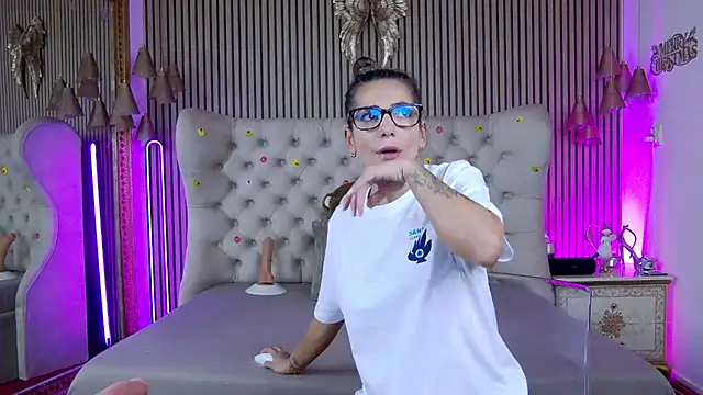 Snapshot of PlayfulShow chatting on 11-11-25, 10:37 PlayfulShow online show from 11-11-25, 10:37