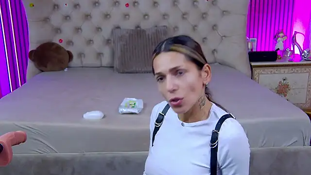 Snapshot of PlayfulShow chatting on 11-25-25, 11:21 PlayfulShow online show from 11-25-25, 11:21