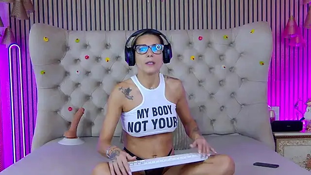 Snapshot of PlayfulShow chatting on 11-29-25, 08:39 PlayfulShow online show from 11-29-25, 08:39