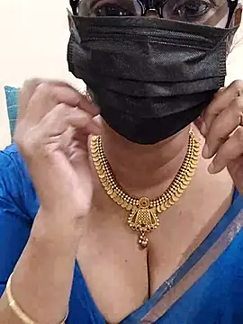 Snapshot of niiveditha chatting on 02-18-25, 04:48 niiveditha online show from 02-18-25, 04:48