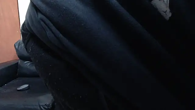 Snapshot of biigjhonny chatting on 11-21-25, 02:10 biigjhonny online show from 11-21-25, 02:10