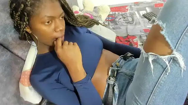 enyelsalas2 online show from 11-25-25, 01:16