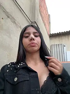 Snapshot of Laura-Khalifa chatting on 02-08-25, 10:51 Laura-Khalifa online show from 02-08-25, 10:51