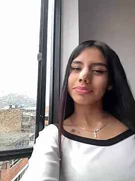 Snapshot of Laura-Khalifa chatting on 02-13-25, 09:06 Laura-Khalifa online show from 02-13-25, 09:06