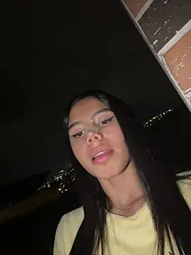 Snapshot of Laura-Khalifa chatting on 02-17-25, 05:58 Laura-Khalifa online show from 02-17-25, 05:58