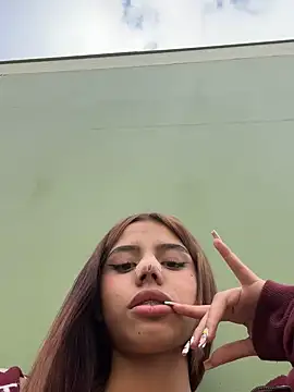 Snapshot of Laura-Khalifa chatting on 02-18-25, 08:58 Laura-Khalifa online show from 02-18-25, 08:58