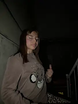 Snapshot of Laura-Khalifa chatting on 02-21-25, 05:46 Laura-Khalifa online show from 02-21-25, 05:46