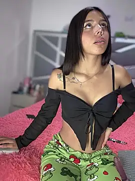 Snapshot of Laura-Khalifa chatting on 03-09-25, 08:29 Laura-Khalifa online show from 03-09-25, 08:29