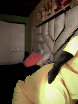 Snapshot of Laura-Khalifa chatting on 09-15-25, 05:51 Laura-Khalifa online show from 09-15-25, 05:51