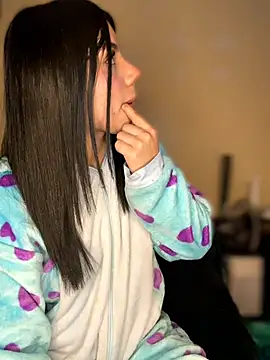 Laura-Khalifa online show from 03-21-26, 08:19