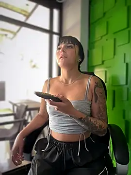 Dulce  Boyd online show from 10-23-25, 01:10