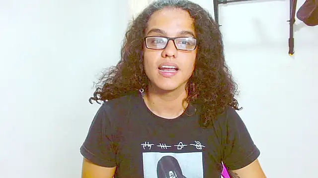 Snapshot of Diane_blossom chatting on 03-01-25, 02:37 Diane blossom online show from 03-01-25, 02:37