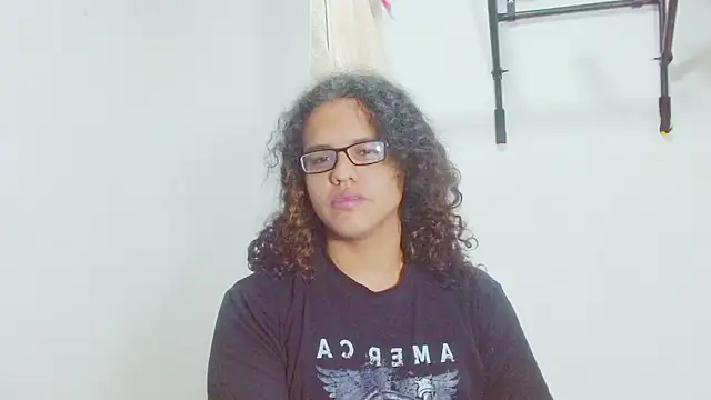 Snapshot of Diane_blossom chatting on 03-10-25, 12:04 Diane blossom online show from 03-10-25, 12:04