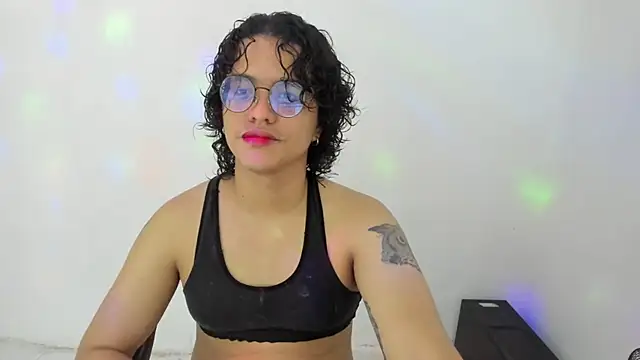 Snapshot of Diane_blossom chatting on 11-01-25, 09:28 Diane blossom online show from 11-01-25, 09:28