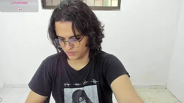 Snapshot of Diane_blossom chatting on 12-18-25, 07:20 Diane blossom online show from 12-18-25, 07:20