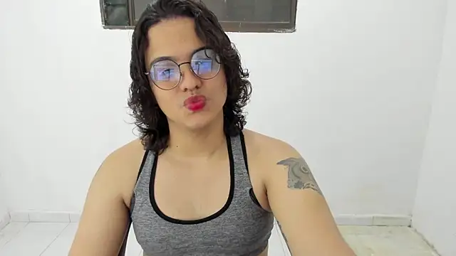 Snapshot of Diane_blossom chatting on 12-21-25, 12:18 Diane blossom online show from 12-21-25, 12:18