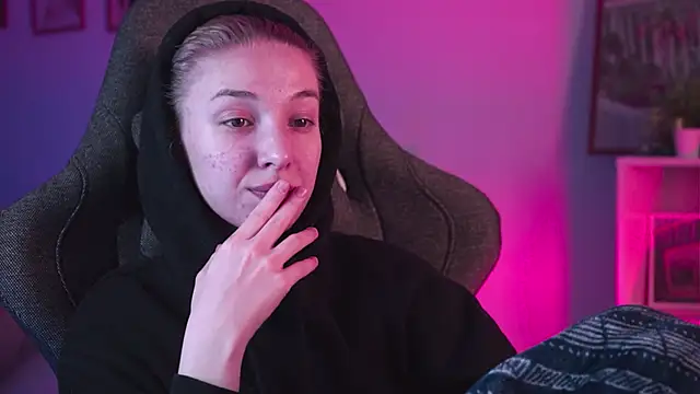 Snapshot of PhilippaAdamas chatting on 02-23-25, 02:51 PhilippaAdamas online show from 02-23-25, 02:51