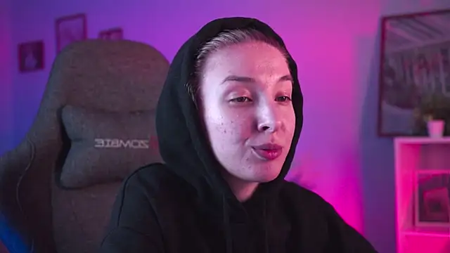 Snapshot of PhilippaAdamas chatting on 02-23-25, 09:00 PhilippaAdamas online show from 02-23-25, 09:00