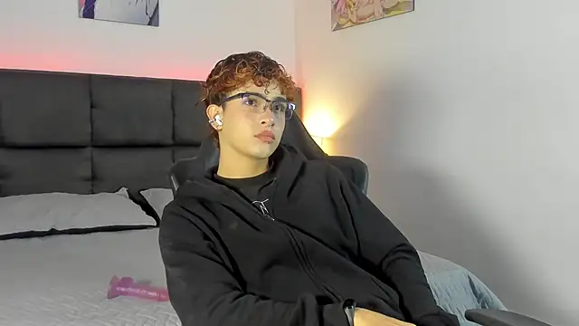 Aiiden 15 online show from 10-11-25, 12:04