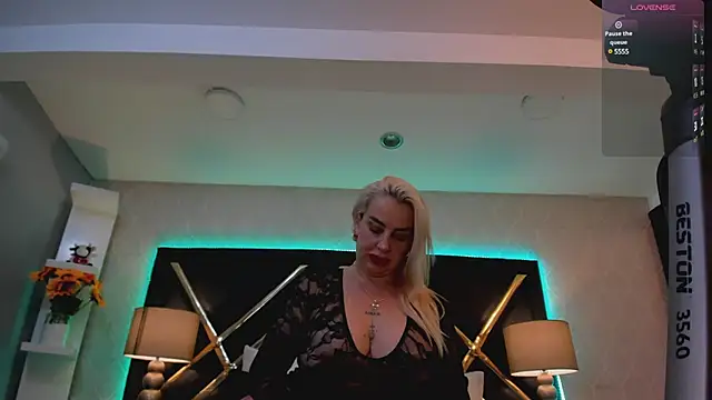 SophieWinsloow online show from 03-08-25, 01:36