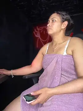 Snapshot of Carola-Ross chatting on 02-23-25, 06:39 Carola-Ross online show from 02-23-25, 06:39