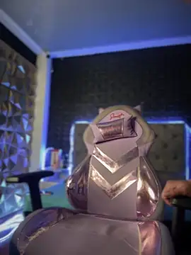 Snapshot of Carola-Ross chatting on 03-02-25, 02:41 Carola-Ross online show from 03-02-25, 02:41