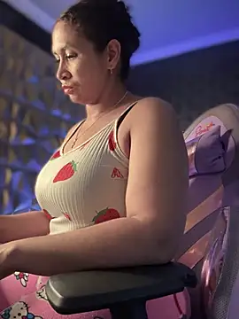 Snapshot of Carola-Ross chatting on 03-02-25, 05:44 Carola-Ross online show from 03-02-25, 05:44