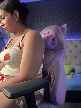 Snapshot of Carola-Ross chatting on 03-02-25, 08:48 Carola-Ross online show from 03-02-25, 08:48