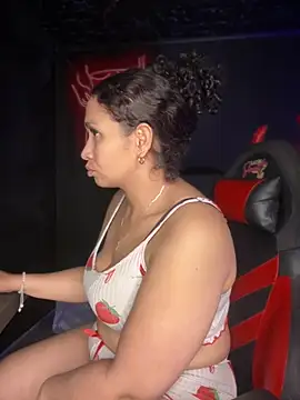 Snapshot of Carola-Ross chatting on 03-03-25, 04:14 Carola-Ross online show from 03-03-25, 04:14