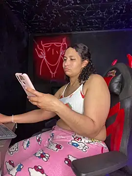 Snapshot of Carola-Ross chatting on 03-08-25, 09:17 Carola-Ross online show from 03-08-25, 09:17