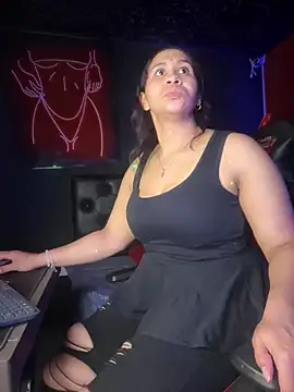 Snapshot of Carola-Ross chatting on 03-15-25, 02:56 Carola-Ross online show from 03-15-25, 02:56