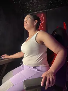 Snapshot of Carola-Ross chatting on 03-18-25, 02:15 Carola-Ross online show from 03-18-25, 02:15