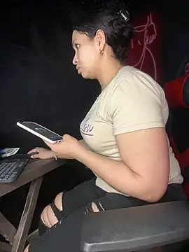 Snapshot of Carola-Ross chatting on 03-21-25, 02:28 Carola-Ross online show from 03-21-25, 02:28