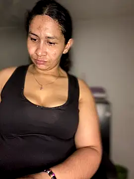 Snapshot of Carola-Ross chatting on 09-12-25, 05:35 Carola-Ross online show from 09-12-25, 05:35