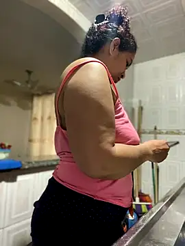 Snapshot of Carola-Ross chatting on 09-14-25, 05:45 Carola-Ross online show from 09-14-25, 05:45