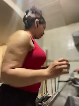 Snapshot of Carola-Ross chatting on 10-02-25, 06:26 Carola-Ross online show from 10-02-25, 06:26