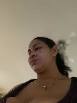 Snapshot of Carola-Ross chatting on 10-08-25, 07:33 Carola-Ross online show from 10-08-25, 07:33