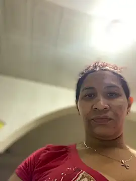 Snapshot of Carola-Ross chatting on 10-14-25, 06:42 Carola-Ross online show from 10-14-25, 06:42