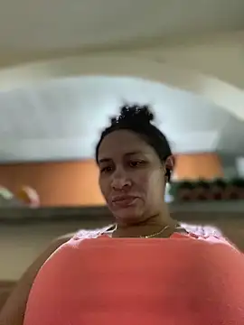 Snapshot of Carola-Ross chatting on 10-15-25, 05:46 Carola-Ross online show from 10-15-25, 05:46