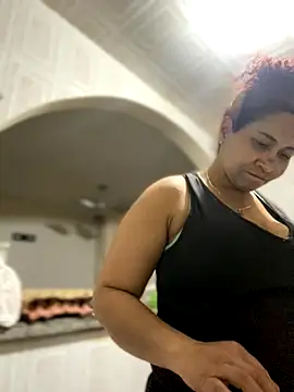 Snapshot of Carola-Ross chatting on 10-17-25, 06:43 Carola-Ross online show from 10-17-25, 06:43