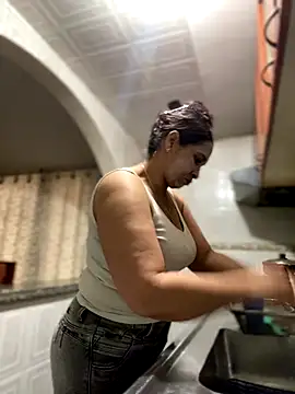 Snapshot of Carola-Ross chatting on 10-25-25, 07:08 Carola-Ross online show from 10-25-25, 07:08